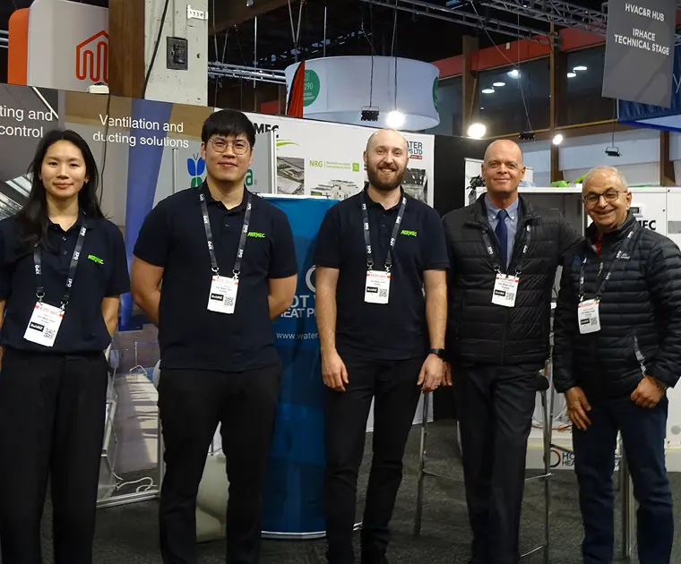 Personale Aermec nello stand durante l' evento a BuildNZ 2025