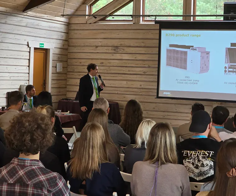 corso di formazione erogato da Aermec e NIT per informare i professionisti HVACR della Lituania