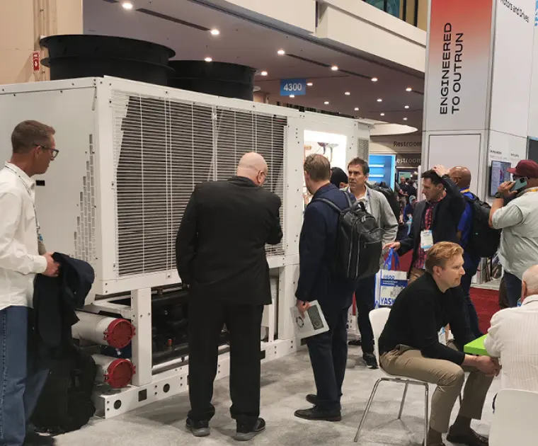 clienti all'interno della fiera