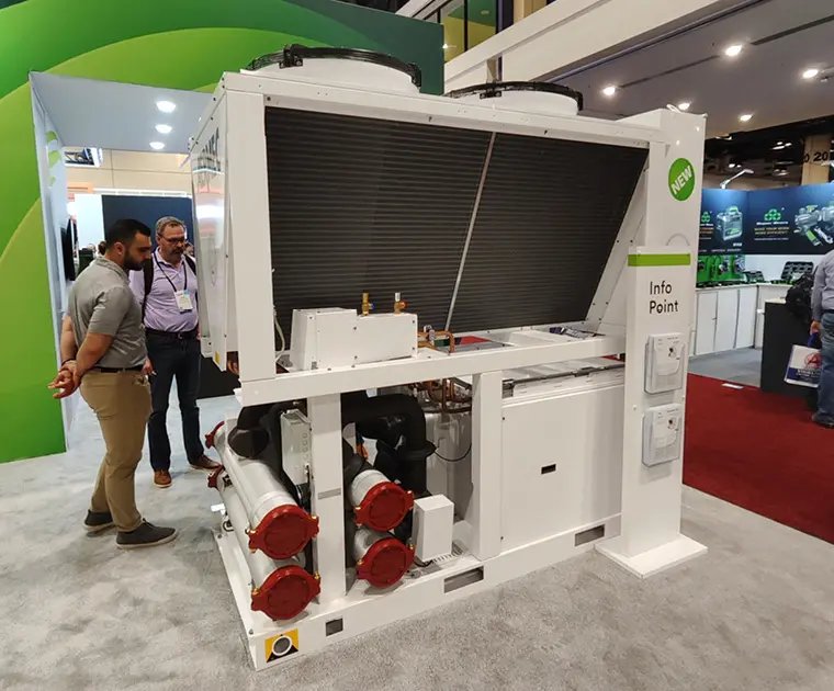 clienti all'interno della fiera