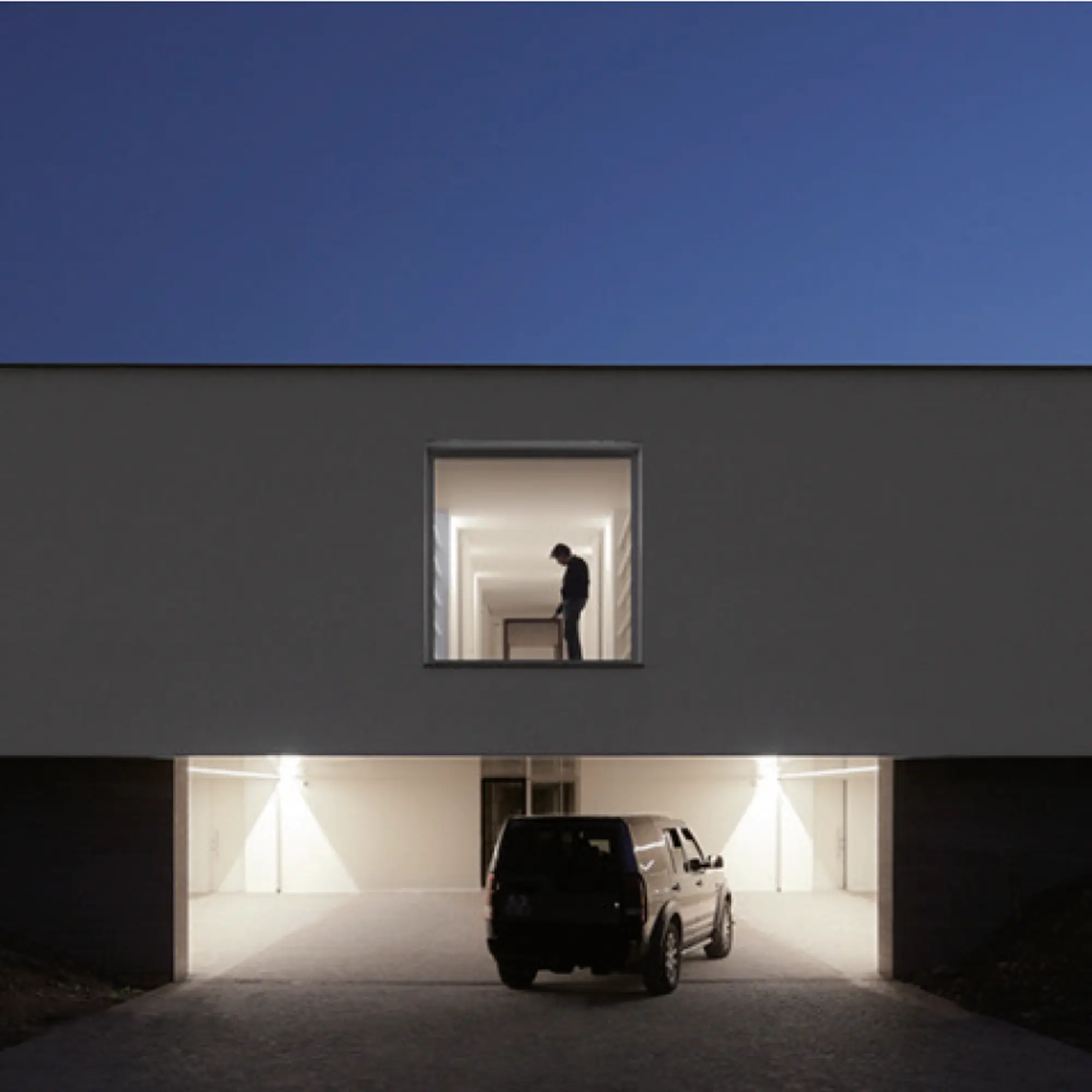 Facciata frontale casa con garage